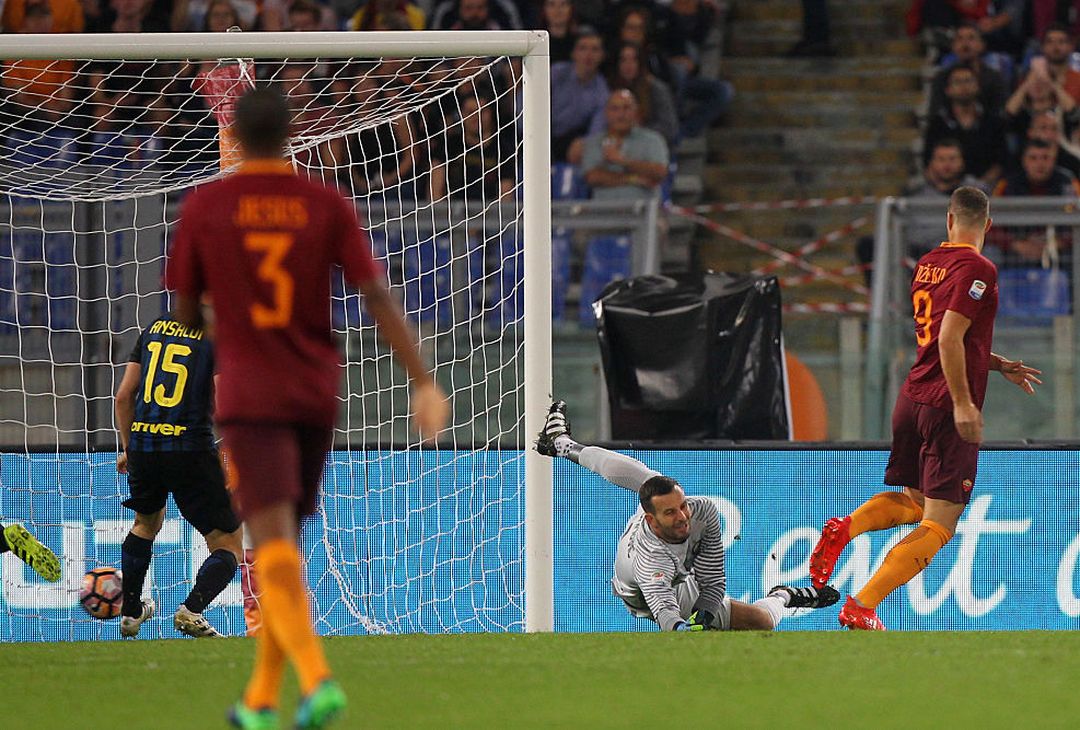  during the Serie A match between AS Roma and FC Internazionale at Stadio Olimpico on October 2, 2016 in Rome, Italy. 
