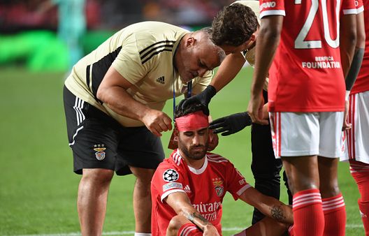 (Photo by Zed Jameson/MB Media/Getty Images) Benfica, scontro tra compagni di squadra: 15 punti di sutura- immagine 2