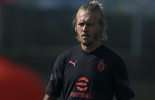 Simon Kjaer (difensore AC Milan) in allenamento a Milanello | Milan News (Getty Images) Simon Kjaer AC Milan allenamento Milanello