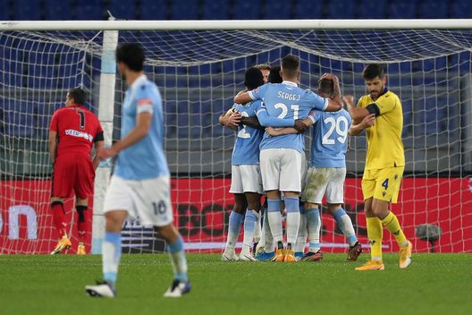 ROME, ITALY - DECEMBER 12: Felipe Caicedo of SS Lazio (hidden) celebrates with teammates after scoring their team's first goal during the Serie A match between SS Lazio and Hellas Verona FC at Stadio Olimpico on December 12, 2020 in Rome, Italy. Sporting stadiums around Italy remain under strict restrictions due to the Coronavirus Pandemic as Government social distancing laws prohibit fans inside venues resulting in games being played behind closed doors. (Photo by Paolo Bruno/Getty Images) ROME, ITALY - DECEMBER 12: Felipe Caicedo of SS Lazio (hidden) celebrates with teammates after scoring their team's first goal during the Serie A match between SS Lazio and Hellas Verona FC at Stadio Olimpico on December 12, 2020 in Rome, Italy. Sporting stadiums around Italy remain under strict restrictions due to the Coronavirus Pandemic as Government social distancing laws prohibit fans inside venues resulting in games being played behind closed doors. (Photo by Paolo Bruno/Getty Images)