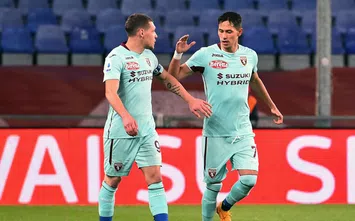  GENOA, ITALY - NOVEMBER 04: Sasa Lukic and Andrea Belotti of Torino FC celebrates after first score during the Serie A match between Genoa CFC and Torino FC at Stadio Luigi Ferraris on November 4, 2020 in Genoa, Italy. (Photo by Paolo Rattini/Getty Images)
