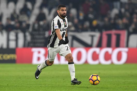  TURIN, ITALY - JANUARY 11: Tomas Rincon of FC Juventus in action during the TIM Cup match between FC Juventus and Atalanta BC at Juventus Stadium on January 11, 2017 in Turin, Italy. (Photo by Valerio Pennicino/Getty Images) 
