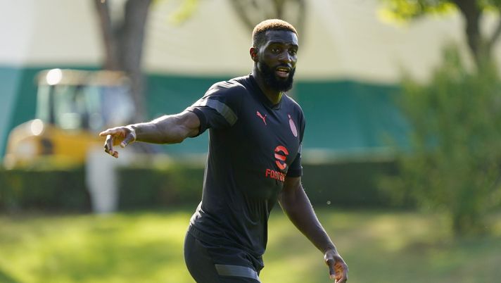 CAIRATE, ITALY - SEPTEMBER 27: Tiemoue Bakayoko gestures during an AC Milan training session at Milanello on September 27, 2022 in Cairate, Italy. (Photo by Pier Marco Tacca/AC Milan via Getty Images) Carlino – A centrocampo si fa spazio Bakayoko - immagine 1