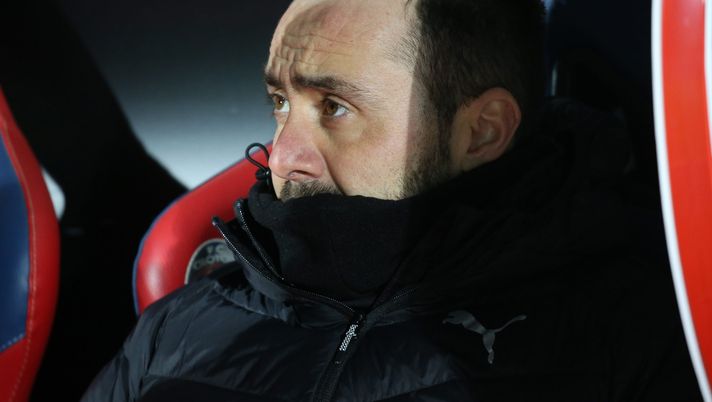 CROTONE, ITALY - FEBRUARY 14: Head coach of Sassuolo Roberto De Zerbi looks on during the Serie A match between FC Crotone  and US Sassuolo at Stadio Comunale Ezio Scida on February 14, 2021 in Crotone, Italy. (Photo by Maurizio Lagana/Getty Images) 