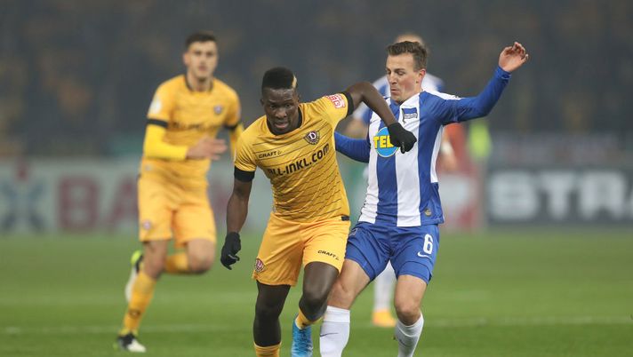 BERLIN, GERMANY - OCTOBER 30: Moussa Kone of Dynamo Dresden battles for possession with Vladimir Darida of Hertha BSC during the DFB Cup second round match between Hertha BSC and Dynamo Dresden at Olympiastadion on October 30, 2019 in Berlin, Germany. (Photo by Maja Hitij/Bongarts/Getty Images) BERLIN, GERMANY - OCTOBER 30: Moussa Kone of Dynamo Dresden battles for possession with Vladimir Darida of Hertha BSC during the DFB Cup second round match between Hertha BSC and Dynamo Dresden at Olympiastadion on October 30, 2019 in Berlin, Germany. (Photo by Maja Hitij/Bongarts/Getty Images)