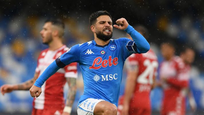 NAPLES, ITALY - JANUARY 17: Lorenzo Insigne of S.S.C. Napoli celebrates after scoring their team's fifth goal during the Serie A match between SSC Napoli and ACF Fiorentina at Stadio Diego Armando Maradona on January 17, 2021 in Naples, Italy. Sporting stadiums around Italy remain under strict restrictions due to the Coronavirus Pandemic as Government social distancing laws prohibit fans inside venues resulting in games being played behind closed doors. (Photo by Francesco Pecoraro/Getty Images) I voti ufficiali al fantacalcio: Insigne show, si salva Ribery! Le scelte per Mertens e Pulgar - immagine 1