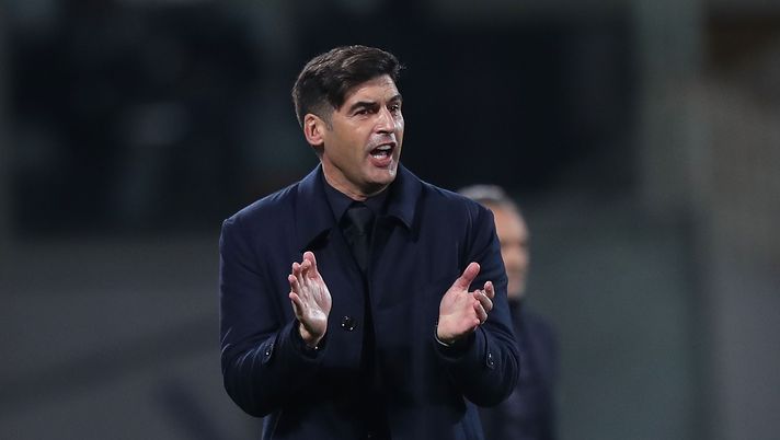 FLORENCE, ITALY - MARCH 03: Paulo Fonseca manager of AS Roma gestures during the Serie A match between ACF Fiorentina  and AS Roma at Stadio Artemio Franchi on March 3, 2021 in Florence, Italy.  (Photo by Gabriele Maltinti/Getty Images) 