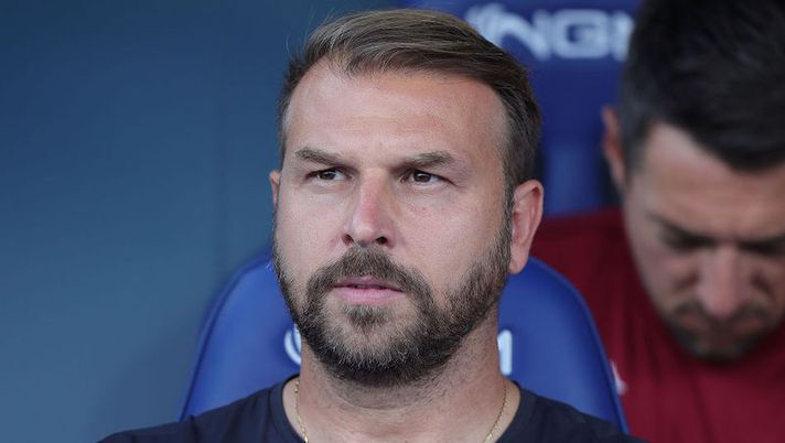 EMPOLI, ITALY - AUGUST 31: Paolo Zanetti manager of Empoli FC looks on during the Serie A match between Empoli FC and Hellas Verona at Stadio Carlo Castellani on August 31, 2022 in Empoli, Italy. (Photo by Gabriele Maltinti/Getty Images) Zanetti: “Stojanovic e Satriano sono in dubbio, come gestirò domani Baldanzi” - immagine 1