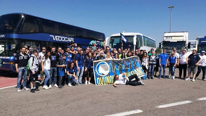 Sorpresa Samp-Atalanta: dalle finestre del carcere di Marassi cori e una maglia per la Dea Sorpresa Samp-Atalanta: dalle finestre del carcere di Marassi cori e una maglia per la Dea - immagine 1