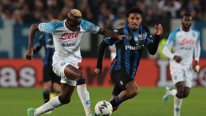 BERGAMO, ITALY - NOVEMBER 05: Victor Osimhen of SSC Napoli is challenged by Ederson of Atalanta BC during the Serie A match between Atalanta BC and SSC Napoli at Gewiss Stadium on November 05, 2022 in Bergamo, Italy. (Photo by Emilio Andreoli/Getty Images)  sassuolo