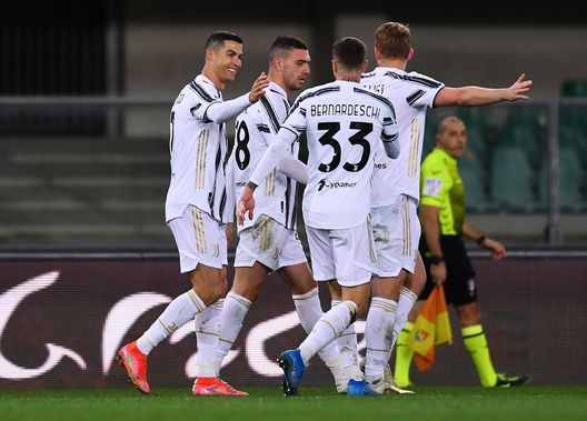 L'esultanza dei bianconeri dopo l'1-0 di Cr7 L'esultanza dei bianconeri dopo l'1-0 di Cr7