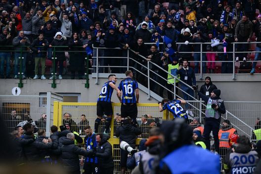 Derby, a giorni la Curva preparerà la coreografia. Torciata all’arrivo del bus Inter- immagine 2