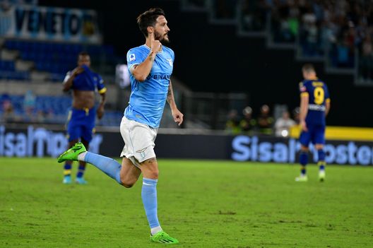 ROME, ITALY - SEPTEMBER 11: Luis Alberto of SS Lazio celebrates a second goal during the Serie A match between SS Lazio and Hellas Verona at Stadio Olimpico on September 11, 2022 in Rome, Italy. (Photo by Marco Rosi - SS Lazio/Getty Images) Luis Alberto: si accende l’interesse di due club spagnoli per il laziale- immagine 2