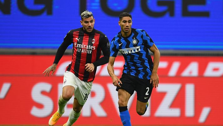 MILAN, ITALY - OCTOBER 17:  Achraf Hakimi of FC Internazionale competes for the ball with Theo Hernandez of AC Milan during the Serie A match between FC Internazionale and AC Milan at Stadio Giuseppe Meazza on October 17, 2020 in Milan, Italy.  (Photo by Claudio Villa - Inter/Inter via Getty Images) 