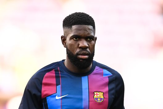 BARCELONA, SPAIN - SEPTEMBER 26: Samuel Umtiti of FC Barcelona looks on prior to the LaLiga Santander match between FC Barcelona and Levante UD at Camp Nou on September 26, 2021 in Barcelona, Spain. (Photo by David Ramos/Getty Images) Umtiti
