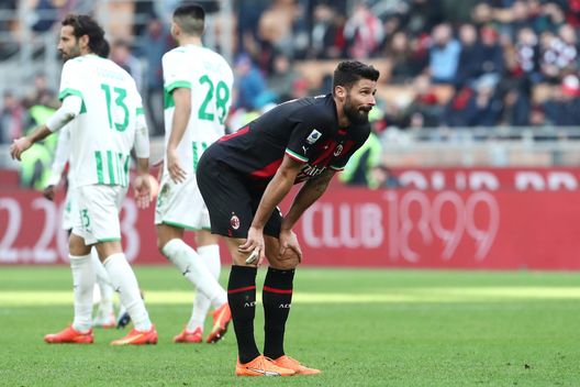 (Photo by Marco Luzzani/Getty Images) giroud