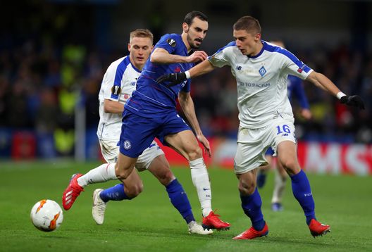 LONDON, ENGLAND - MARCH 07: Davide Zappacosta of Chelsea battles for possession with Vitaliy Mykolenko of Dynamo Kyiv during the UEFA Europa League Round of 16 First Leg match between Chelsea and Dynamo Kyiv at Stamford Bridge on March 07, 2019 in London, England. (Photo by Catherine Ivill/Getty Images) LONDON, ENGLAND - MARCH 07: Davide Zappacosta of Chelsea battles for possession with Vitaliy Mykolenko of Dynamo Kyiv during the UEFA Europa League Round of 16 First Leg match between Chelsea and Dynamo Kyiv at Stamford Bridge on March 07, 2019 in London, England. (Photo by Catherine Ivill/Getty Images)