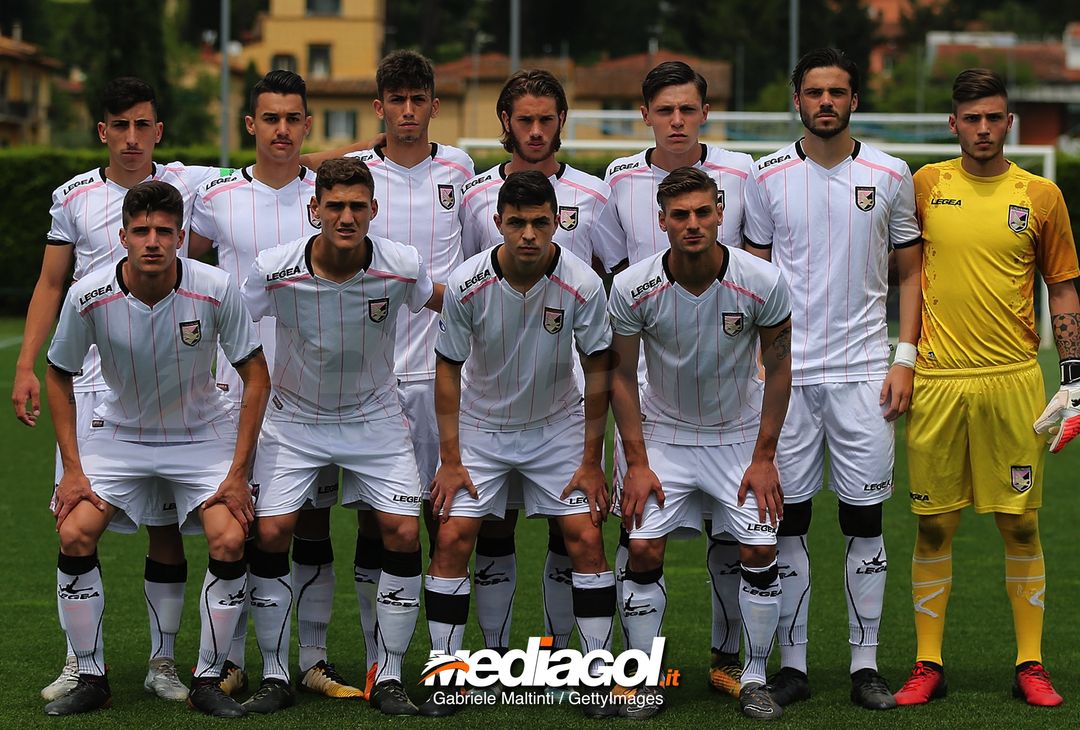  FLORENCE, ITALY - MAY 16: US Citta' di Palermo U19 poses during the SuperCoppa primavera 2 match between Novara U19 and US Citta di Palermo U19 at Centro Tecnico Federale di Coverciano on May 16, 2018 in Florence, Italy.  (Photo by Gabriele Maltinti/Getty Images) 