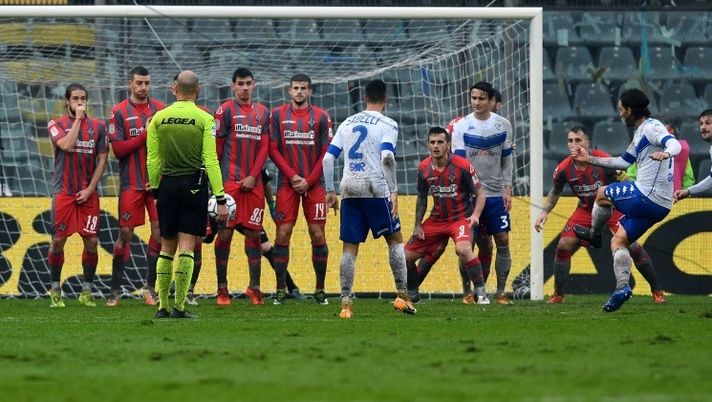 Il momento del gol su punizione di Torregrossa 