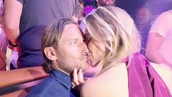 VIDEO / “6 unica”, “Ilary ti amo”, il parto simulato: tutte le dediche di Totti