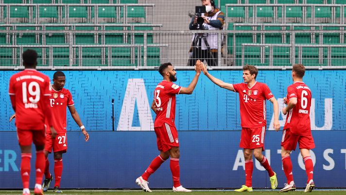 WOLFSBURG, GERMANY - APRIL 17: Eric Maxim Choupo-Moting of FC Bayern Muenchen celebrates with Thomas Mueller after scoring their team's second goal during the Bundesliga match between VfL Wolfsburg and FC Bayern Muenchen at Volkswagen Arena on April 17, 2021 in Wolfsburg, Germany. Sporting stadiums around Germany remain under strict restrictions due to the Coronavirus Pandemic as Government social distancing laws prohibit fans inside venues resulting in games being played behind closed doors. (Photo by Martin Rose/Getty Images) WOLFSBURG, GERMANY - APRIL 17: Eric Maxim Choupo-Moting of FC Bayern Muenchen celebrates with Thomas Mueller after scoring their team's second goal during the Bundesliga match between VfL Wolfsburg and FC Bayern Muenchen at Volkswagen Arena on April 17, 2021 in Wolfsburg, Germany. Sporting stadiums around Germany remain under strict restrictions due to the Coronavirus Pandemic as Government social distancing laws prohibit fans inside venues resulting in games being played behind closed doors. (Photo by Martin Rose/Getty Images)
