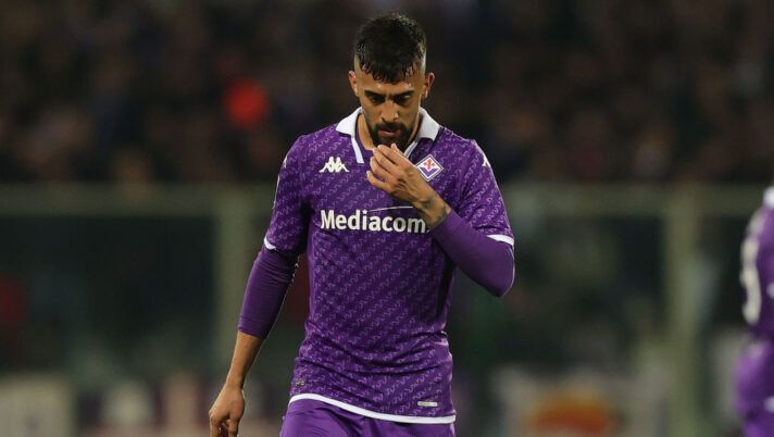 FLORENCE, ITALY - MARCH 10: Nicolás Iván González of ACF Fiorentina reacts during the Serie A TIM match between ACF Fiorentina and AS Roma - Serie A TIM at Stadio Artemio Franchi on March 10, 2024 in Florence, Italy.(Photo by Gabriele Maltinti/Getty Images) Italiano: “Avvisaglie strane da Nico, perché l’ho tolto! Il problema rigoristi, Arthur, Sottil…” - immagine 1