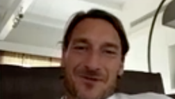 VIDEO / Totti: “Calcio a Balotelli? Non ho mai fatto uno scatto così, sembrava avessi il mirino”