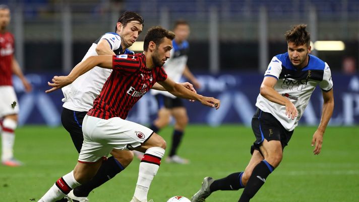 Hakan Calhanoglu durante Milan-Atalanta (credits: GETTY Images) 