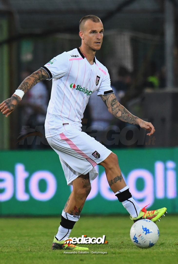  VENICE, ITALY - APRIL 27: Aljaz Struna of US Citta di Palermo in action during the serie B match between Venezia FC and US Citta di Palermo at Stadio Pier Luigi Penzo on April 27, 2018 in Venice, Italy. (Photo by Alessandro Sabattini/Getty Images) 