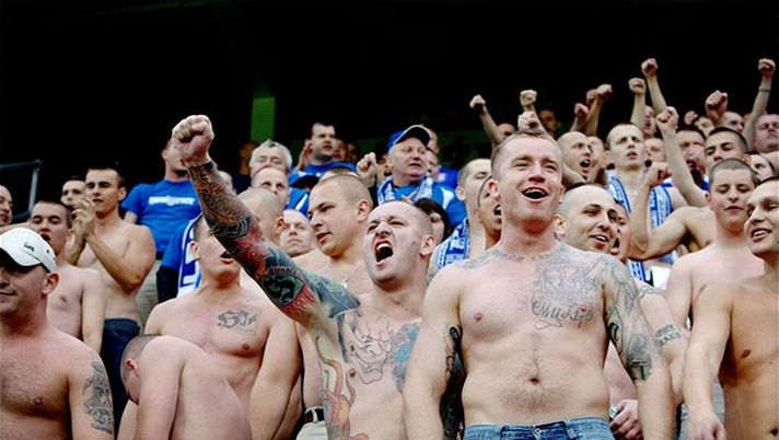 Rissa davanti ad una discoteca a Firenze, alcuni tifosi del Lech protagonisti - immagine 1