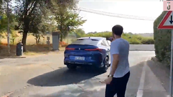 VIDEO Roma, raduno a Trigoria: Zaniolo scappa, i tifosi non la prendono bene