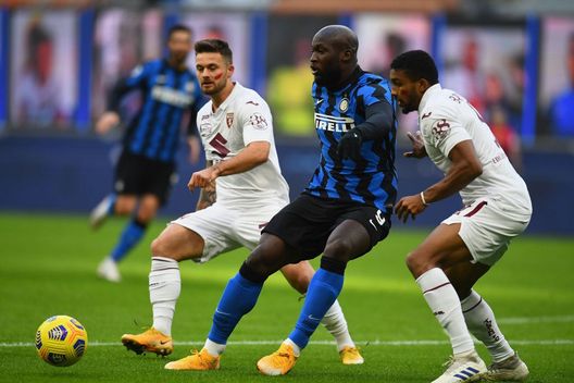 MILAN, ITALY - NOVEMBER 22: Romelu Lukaku of FC Internazionale in action during the Serie A match between FC Internazionale and Torino FC at Stadio Giuseppe Meazza on November 22, 2020 in Milan, Italy. (Photo by Claudio Villa - Inter/Inter via Getty Images) MILAN, ITALY - NOVEMBER 22: Romelu Lukaku of FC Internazionale in action during the Serie A match between FC Internazionale and Torino FC at Stadio Giuseppe Meazza on November 22, 2020 in Milan, Italy. (Photo by Claudio Villa - Inter/Inter via Getty Images)