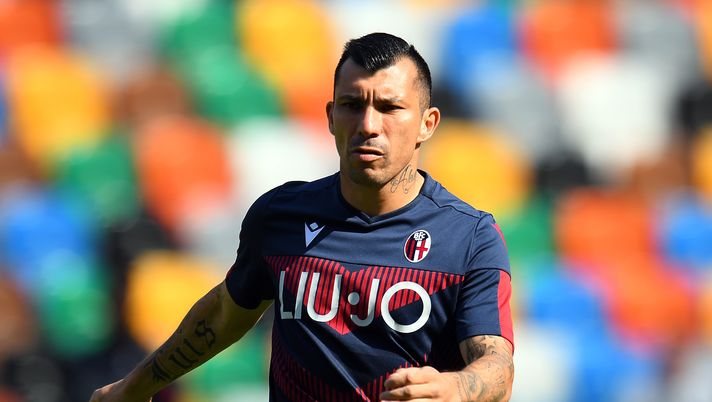 UDINE, ITALY - SEPTEMBER 29: Gary Medel of Bologna FC line up during the Serie A match between Udinese Calcio and Bologna FC at Stadio Friuli on September 29, 2019 in Udine, Italy. (Photo by Alessandro Sabattini/Getty Images) UDINE, ITALY - SEPTEMBER 29: Gary Medel of Bologna FC line up during the Serie A match between Udinese Calcio and Bologna FC at Stadio Friuli on September 29, 2019 in Udine, Italy. (Photo by Alessandro Sabattini/Getty Images)