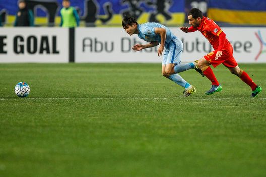 NANJING, CHINA - MARCH 01: Zhou Yun #5 of Jiangsu Suning and Sergio Cirio #11 of Adelaide United compete for the ball during the AFC Champions League 2017 Group H match between Jiangsu Suning and Adelaide United at Nanjing Olympic Sports Centre on March 1, 2017 in Nanjing, Jiangsu Province of China. (Photo by Visual China/Getty Images) NANJING, CHINA - MARCH 01: Zhou Yun #5 of Jiangsu Suning and Sergio Cirio #11 of Adelaide United compete for the ball during the AFC Champions League 2017 Group H match between Jiangsu Suning and Adelaide United at Nanjing Olympic Sports Centre on March 1, 2017 in Nanjing, Jiangsu Province of China. (Photo by Visual China/Getty Images)