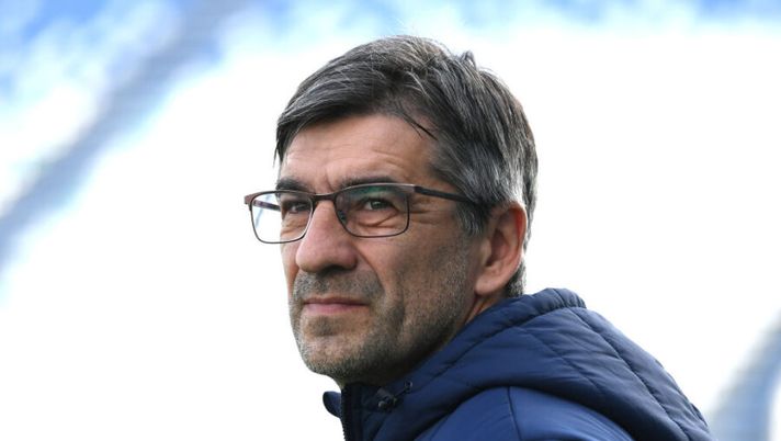 REGGIO NELL'EMILIA, ITALY - MARCH 13: Ivan Juric, Head Coach of Hellas Verona looks on prior to the Serie A match between US Sassuolo and Hellas Verona FC at Mapei Stadium - Città del Tricolore on March 13, 2021 in Reggio nell'Emilia, Italy. Sporting stadiums around Italy remain under strict restrictions due to the Coronavirus Pandemic as Government social distancing laws prohibit fans inside venues resulting in games being played behind closed doors. (Photo by Alessandro Sabattini/Getty Images) Rivoluzione Torino in porta: è fatto fuori Sirigu, confermato! In arrivo il nuovo portiere - immagine 1