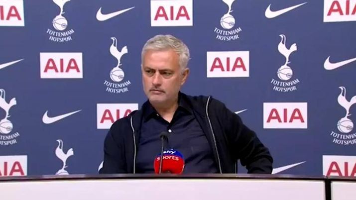 Tottenham, Mourinho difende Lampard: &#8220;Frank non è solo un collega, il calcio è diventato brutale. Esonero? Rispondo così&#8221; 