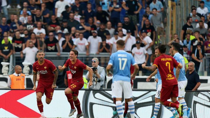 ROME, ITALY - SEPTEMBER 01:  Aleksandar Kolarov with his teammates of AS Roma celebrates after scoring the opening goal from penalty spot during the Serie A match between SS Lazio and AS Roma at Stadio Olimpico on September 1, 2019 in Rome, Italy.  (Photo by Paolo Bruno/Getty Images) 
