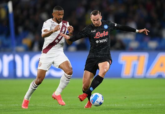 NAPLES, ITALY - OCTOBER 17: Fabian of SSC Napoli battles for possession with Bremer of Torino FC during the Serie A match between SSC Napoli and Torino FC at Stadio Diego Armando Maradona on October 17, 2021 in Naples, Italy. (Photo by Francesco Pecoraro/Getty Images) Juric mette in difficoltà Spalletti: i granata sono tignosi per ogni avversario- immagine 3