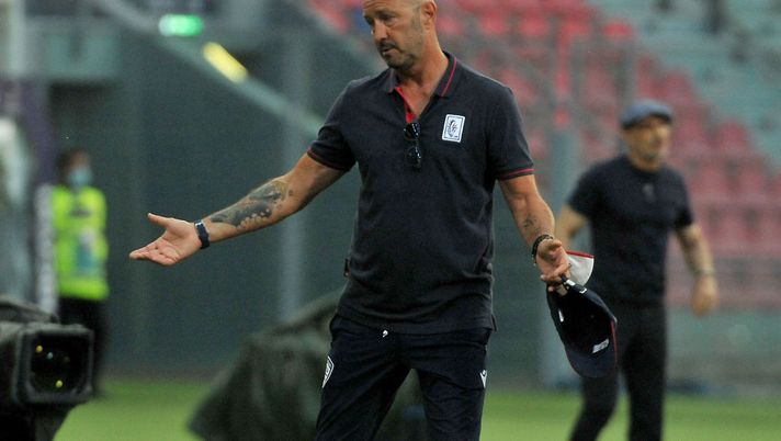 BOLOGNA, ITALY - JULY 01: Walter Zenga head coach of Cagliari Calcio reacts during the Serie A match between Bologna FC and  Cagliari Calcio at Stadio Renato Dall'Ara on July 01, 2020 in Bologna, Italy. (Photo by Mario Carlini / Iguana Press/Getty Images) 