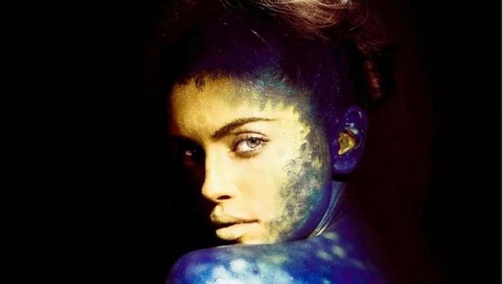 Amra Dzeko si schiera con l’Ucraina: foto in giallo e blu e cuori per il Paese invaso da Putin - immagine 1