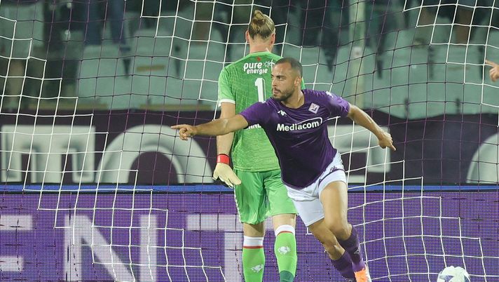 FLORENCE, ITALY - AUGUST 18: Arthur Mendonça Cabral of ACF Fiorentina celebrates after scoring a goal during the UEFA Europa Conference League 2022/23 Play-offs First Leg match between ACF Fiorentina and FC Twente at Artemio Franchi on August 18, 2022 in Florence, Italy. (Photo by Gabriele Maltinti/Getty Images) Cabral