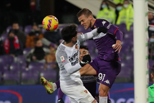 GERMOGLI PH: 15 DICEMBRE 2021 FIRENZE STADIO ARTEMIO FRANCHI PARTITA COPPA ITALIA 2021 2022 FIORENTINA VS BENEVENTO ALEKSANDR KOKORIN © FOTOCRONACHE GERMOGLI Kokorin, zero soluzioni: alla Fiorentina conviene tenerlo, almeno fino a Gennaio- immagine 2