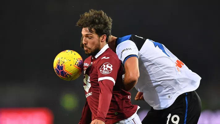 TURIN, ITALY - JANUARY 25:  Simone Verdi (L) of Torino FC clashes with Berat Djimsiti of Atalanta BC during the Serie A match between Torino FC and  Atalanta BC at Stadio Olimpico di Torino on January 25, 2020 in Turin, Italy.  (Photo by Valerio Pennicino/Getty Images)
