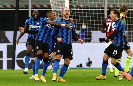 MILAN, ITALY - JANUARY 26: Christian Eriksen of FC Internazionale celebrates with team mate Ashley Young after scoring their team's second goal during the Coppa Italia match between FC Internazionale and AC Milan at Stadio Giuseppe Meazza on January 26, 2021 in Milan, Italy. Sporting stadiums around Italy remain under strict restrictions due to the Coronavirus Pandemic as Government social distancing laws prohibit fans inside venues resulting in games being played behind closed doors. (Photo by Marco Luzzani/Getty Images) Eriksen in gol: la Danimarca lo celebra: “é tornato” - immagine 1