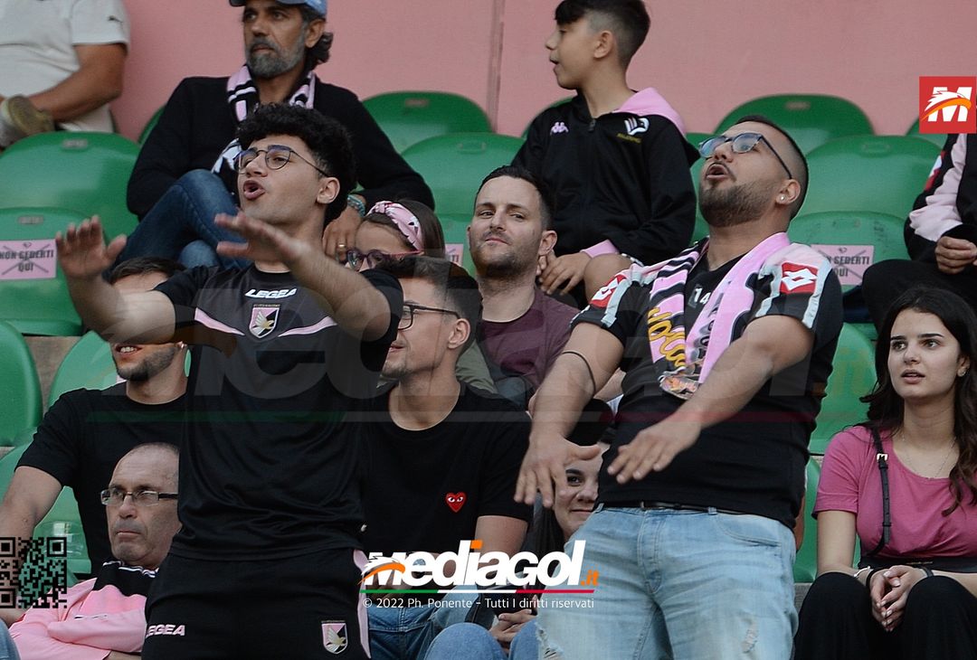 Fototifo, i tifosi allo stadio per Palermo-Virtus Entella 2-2 (gallery) - immagine 90