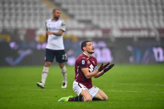 TURIN, ITALY - DECEMBER 20: Andrea Belotti of Torino reacts during the Serie A match between Torino FC and Bologna FC at Stadio Olimpico di Torino on December 20, 2020 in Turin, Italy. Sporting stadiums around Italy remain under strict restrictions due to the Coronavirus Pandemic as Government social distancing laws prohibit fans inside venues resulting in games being played behind closed doors. (Photo by Valerio Pennicino/Getty Images) TURIN, ITALY - DECEMBER 20: Andrea Belotti of Torino reacts during the Serie A match between Torino FC and Bologna FC at Stadio Olimpico di Torino on December 20, 2020 in Turin, Italy. Sporting stadiums around Italy remain under strict restrictions due to the Coronavirus Pandemic as Government social distancing laws prohibit fans inside venues resulting in games being played behind closed doors. (Photo by Valerio Pennicino/Getty Images)