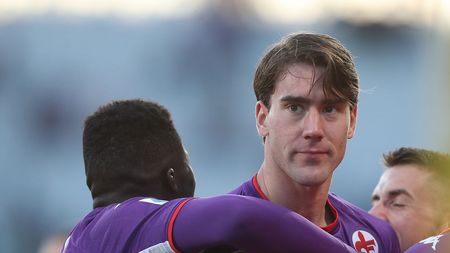 FLORENCE, ITALY - DECEMBER 11: Dusan Vlahovic of ACF Fiorentina celebrates after scoring a goal during the Serie A match between ACF Fiorentina and US Salernitana at Stadio Artemio Franchi on December 11, 2021 in Florence, Italy. (Photo by Gabriele Maltinti/Getty Images)