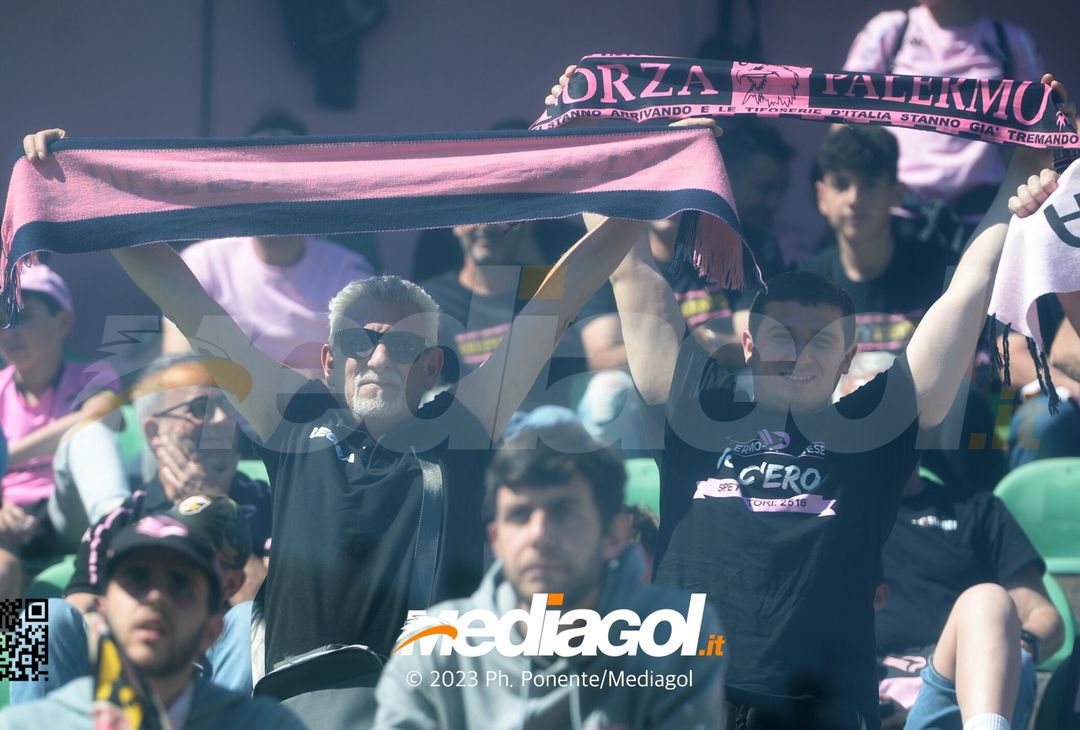 FOTOTIFO Palermo-Spal 2-1, gli scatti ai tifosi al “Renzo Barbera” (GALLERY) - immagine 21