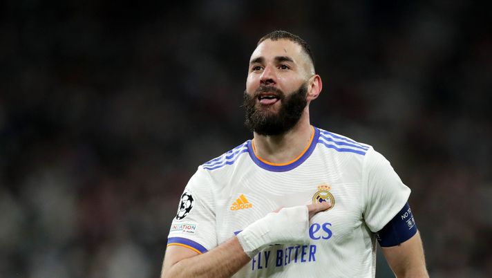 MADRID, SPAIN - MARCH 09: Karim Benzema of Real Madrid celebrates after scoring their team's second goal during the UEFA Champions League Round Of Sixteen Leg Two match between Real Madrid and Paris Saint-Germain at Estadio Santiago Bernabeu on March 09, 2022 in Madrid, Spain. (Photo by Gonzalo Arroyo Moreno/Getty Images) Karim Benzema, attaccante del Real Madrid (getty images)