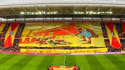 Prima del derby due arresti, poi la coreografia Lens: un intero stadio giallorosso contro il Lille